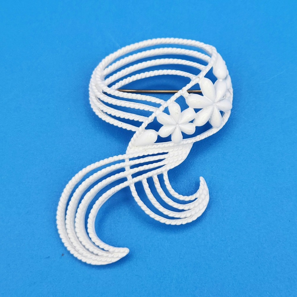 Vintage Large Monet White Enamel Flower Ribbon Swirl Brooch Pin
